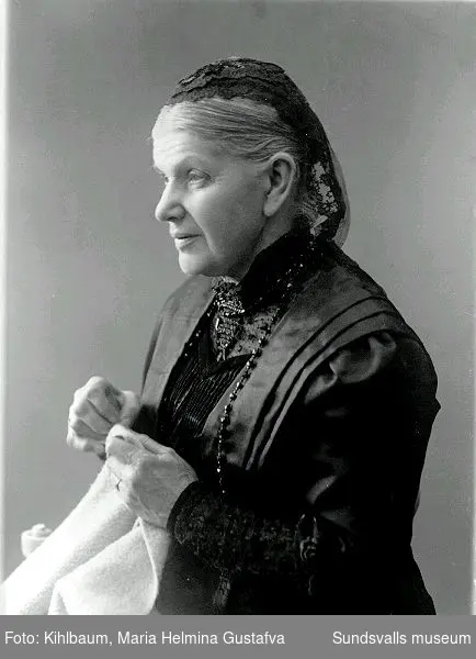 Porträtt av Marie Lous, mor till Anna Braathen. Anna var hustru till grosshandlaren Gustav Peter Braathen, Hofvids sågverk, Alnö. Marie Lous bodde periodvid i Hofvid.