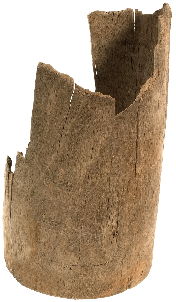 Skråkappa.
En större del med botten och delar av sidorna intakta. I övrigt fragment, totalt 39 st.