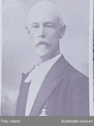 Folkskolläraren och bibliotekarien N. J. Nyström, föreståndare för Stadsbibliteket 1892-1911. Repro från originalfotografi tillhörande Sundsvalls Stadsbibliotek.