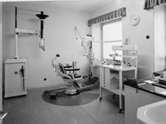 Postkontoret Borås 1, Torsgatan 9 - 11. Foton februari 1946. 
Tandläkare Qvists behandlingsrum.