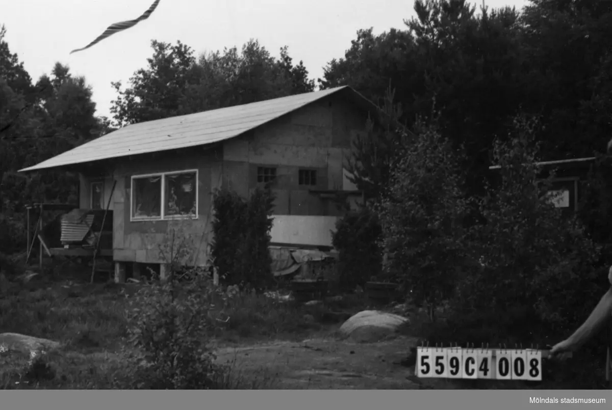 Byggnadsinventering i Lindome 1968. Gastorp 2:103.
Hus nr: 559C4008.
Benämning: fritidshus och gäststuga.
Kvalitet: god.
Material: trä.
Övrigt: under byggnad.
Tillfartsväg: framkomlig.