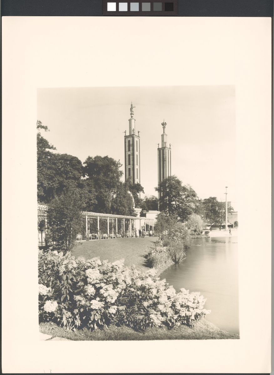Göteborgs Jubileum (Minnesutställningen), 1923
Pergolan vid Näckrosdammen, Minareterna i bakgrunden. Konditoriet skymtar bakom träden.