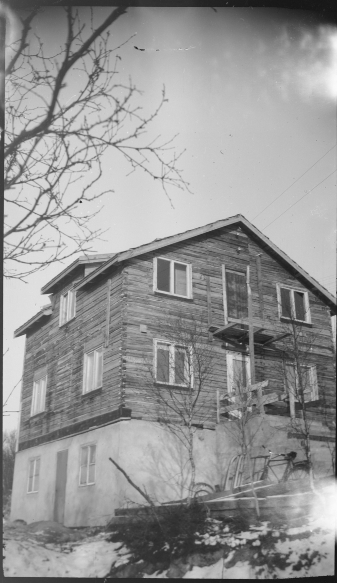 Huset til Marl og Madith Hansen under bygging.
