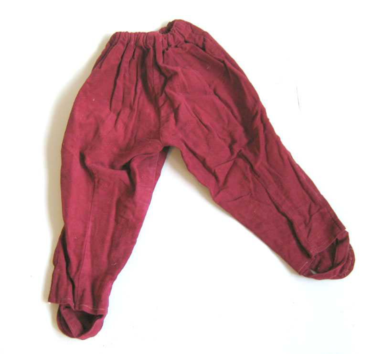 Form: Bukse med strikk i livet, glidelås og gamasjer 
