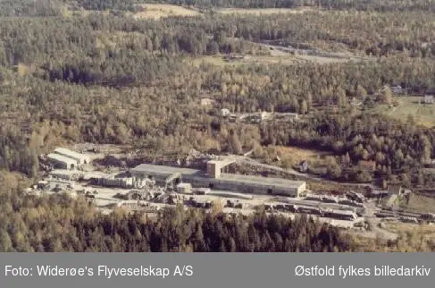 B. Brynhildsen & Sønner A/S, betongvarefabrikk ved Osloveien i Moss, flyfoto 6. oktober 1967.