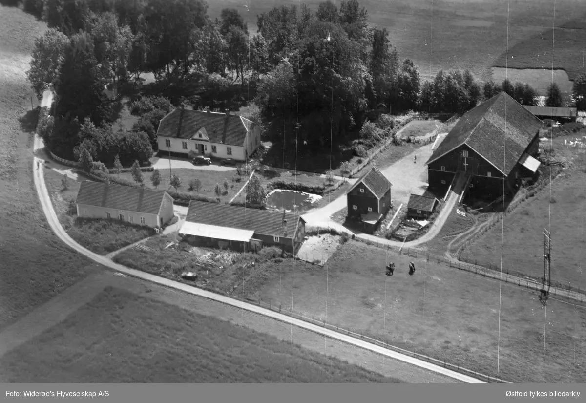Flyfoto av Elvestad gård i Eidsberg 1950. Tidligere sorenskrivergård.