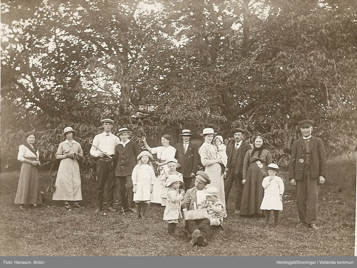 Gruppfoto i Höglycke 1915. 

Fröderyds Hembygdsförening