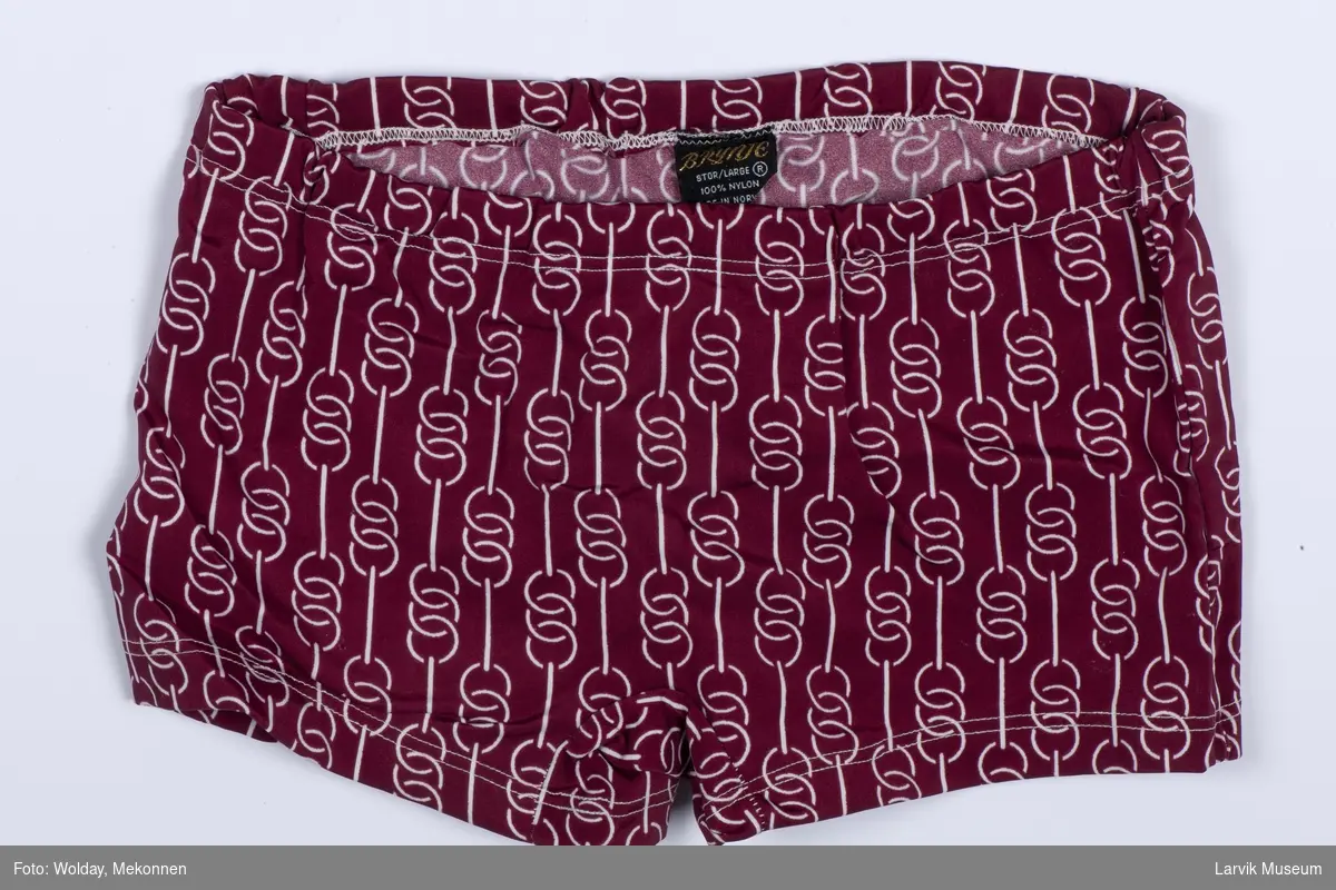 Mønstret badebukse/shorts, størrelse stor/large. Ligger i en plastpose