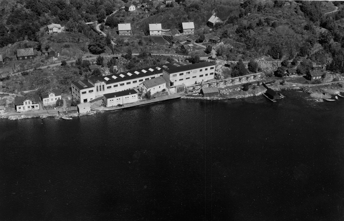 Flyfoto fra Kjættingfabrikken 26/6-52. Kragerø