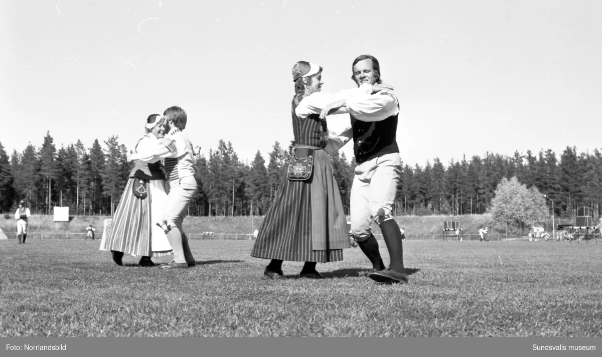 Timråsvängen, folkdanstävling och folkfest.
