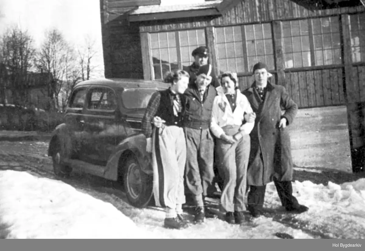 GruppeU5, ungdomar, kvinner2, menn3, Ford V8 (1937), Gullhaug Turisthotell