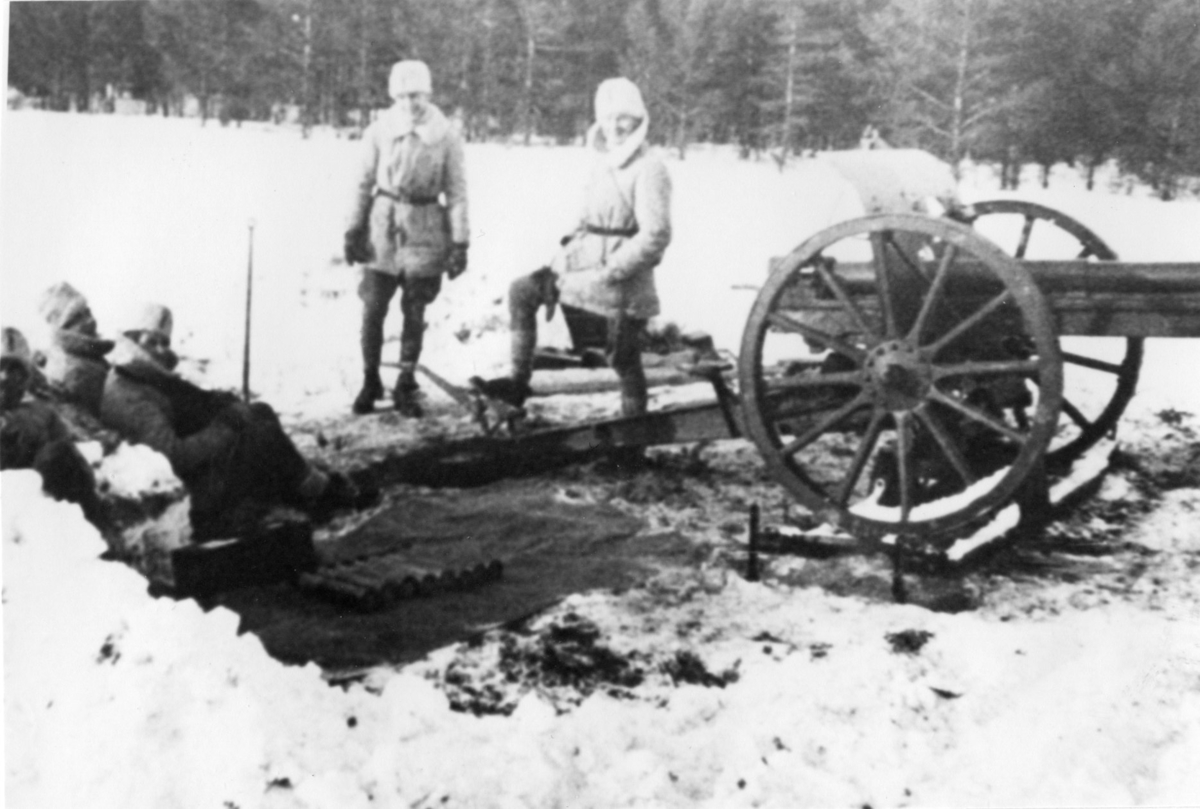 Kanon m/1902. 7,5 cm. Aspirantskolan på Marma, vinter.