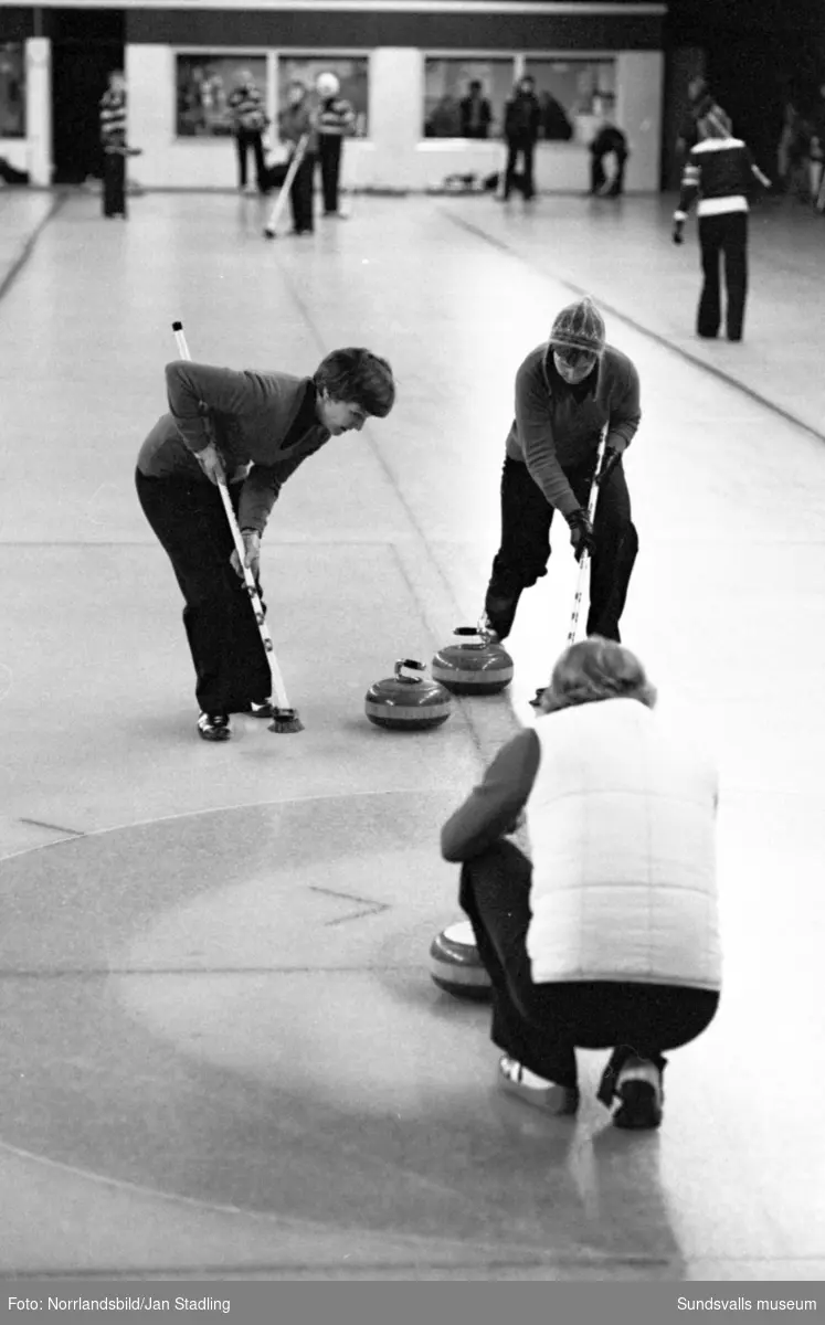 Curling i Gärdehallen.