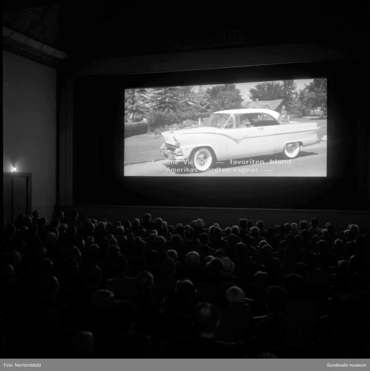 Svea-biografen ger "Vildfåglar" och visar reklamfilm för Ford.