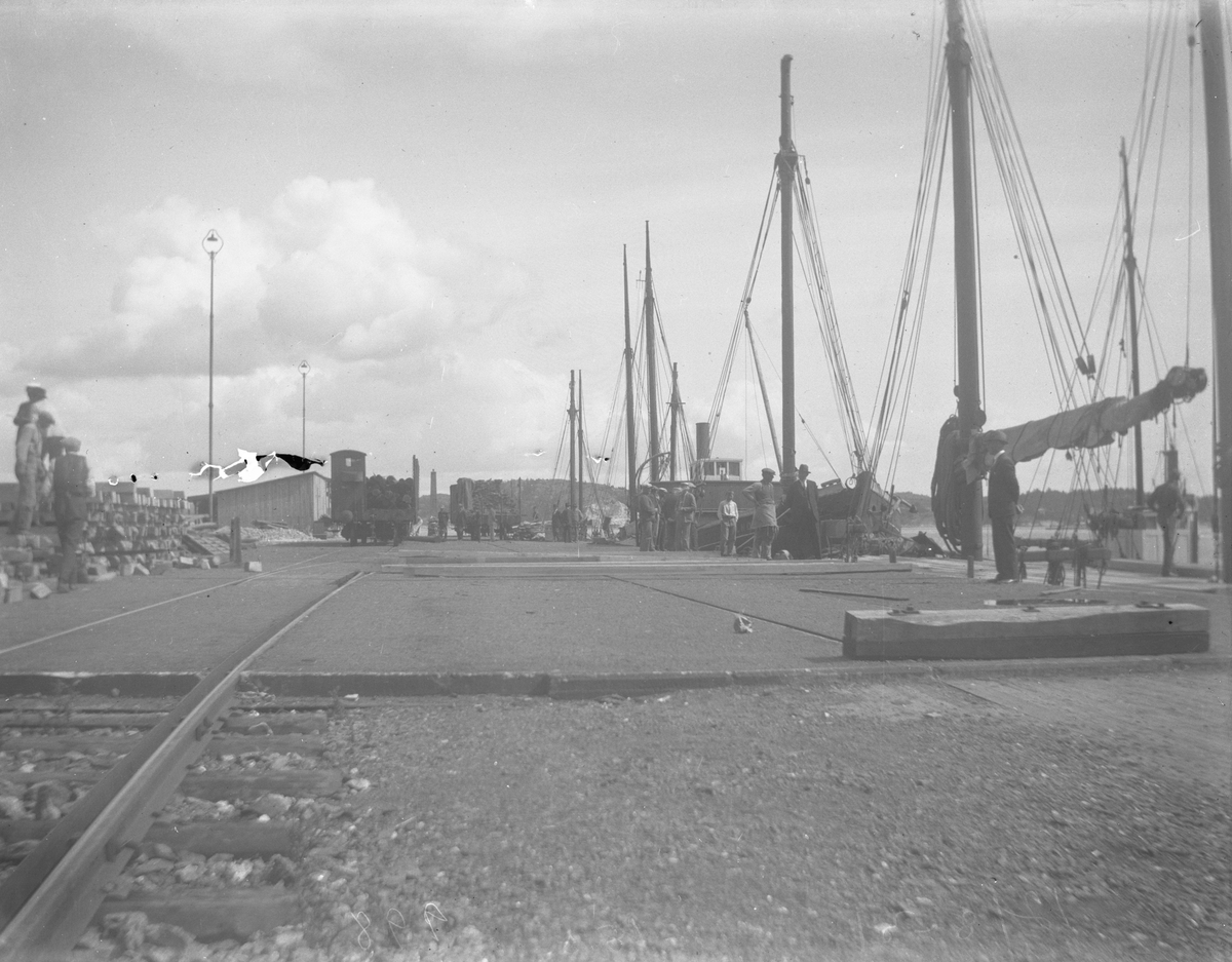 Kaianlegget med jernbaneskinner. Kragerø