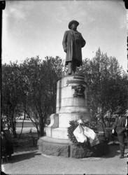 Asjørnsen-statuen på St. Hanshaugen.