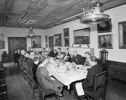 villa Smedbråten, interiør, spisestue, middagsselskap, langb