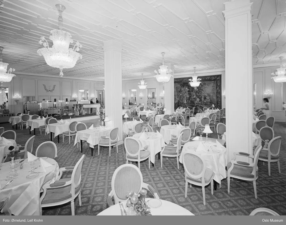Grand Hotel, interiør, restaurant Speilen, podium, musikkinstrumenter, marimba, trommer