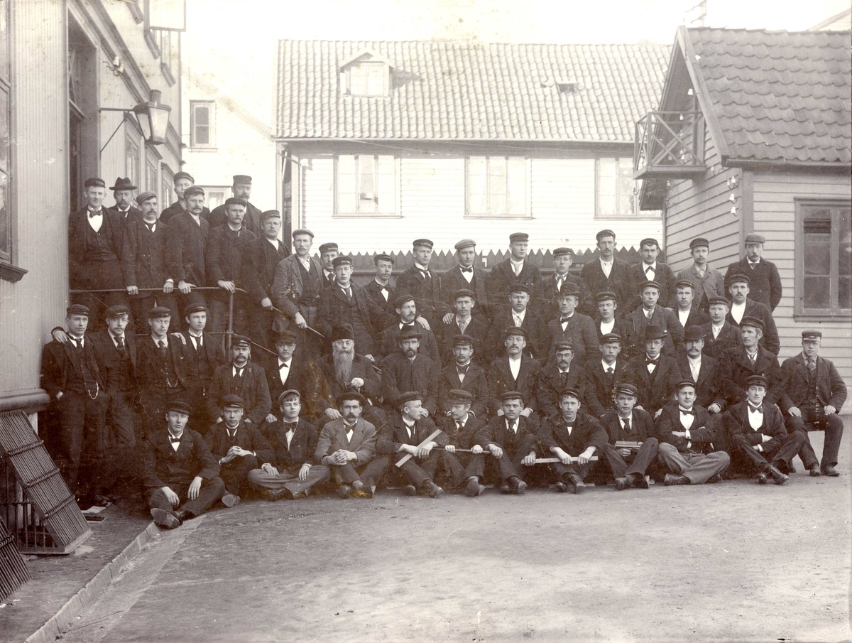 Skoleklasse ved Haugesund Navigasjonsskole.  Styrmannseksamen 1899.