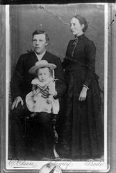 Reproduksjon av et familieportrett.