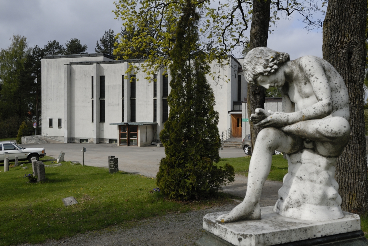 Hamar krematorium, arkitekt Rolf Prag. Gravmonument, gravstein. 