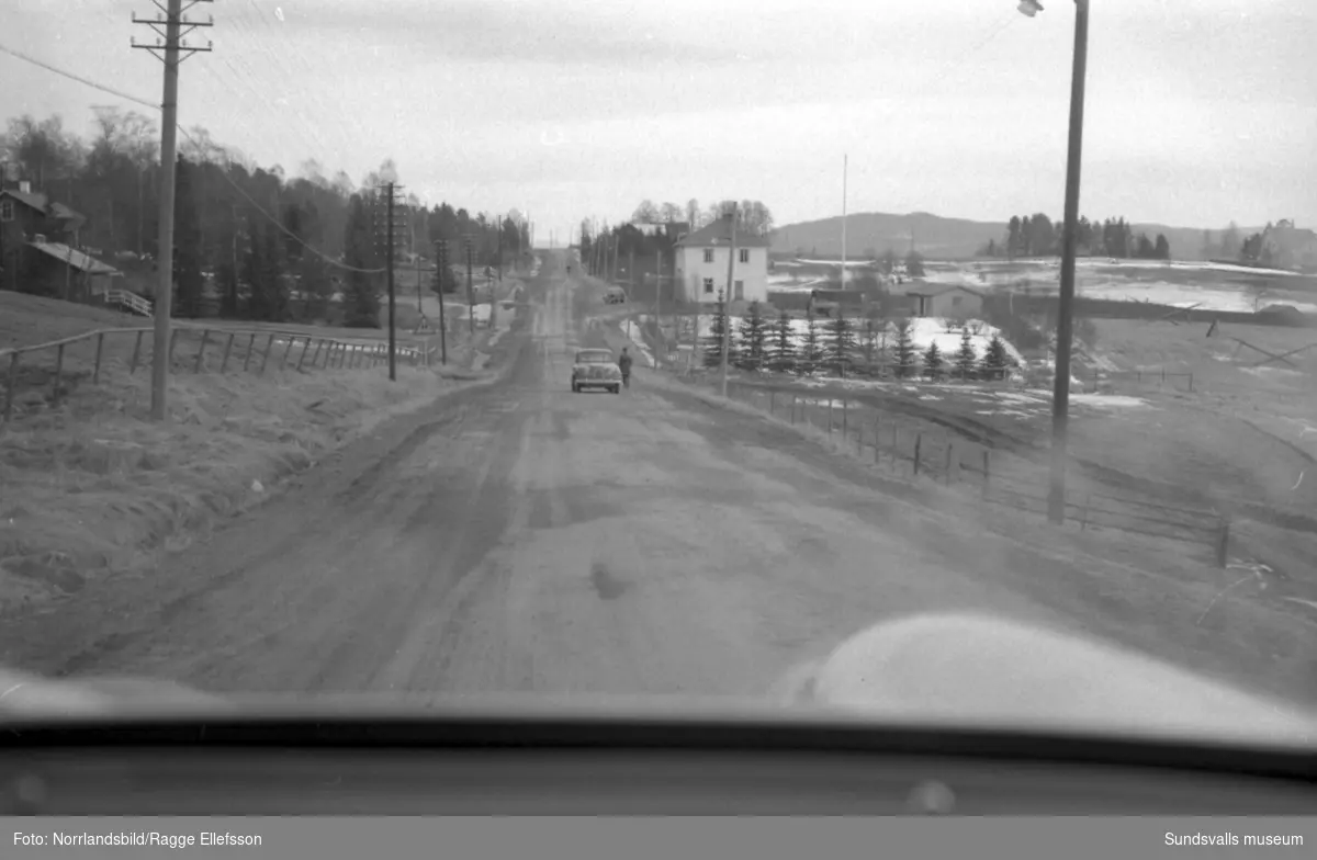 Trafikbilder utmed vägen mellan Hammarstrand och Sundsvall.