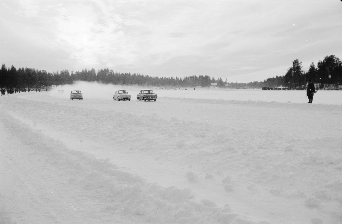 Billøp på Lisjøen 1963.
 Elverum.