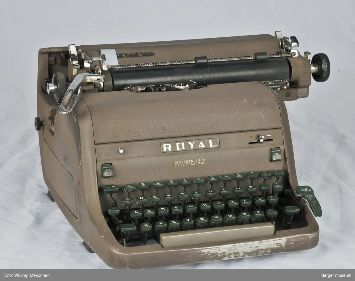 Stor og tung skrivemaskin