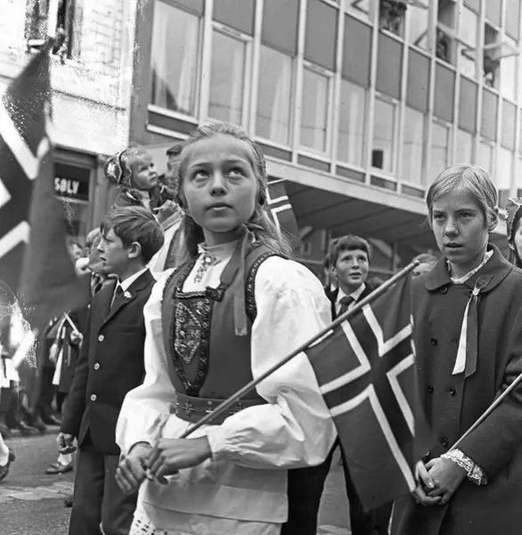 17. Mai - 1970. Del 1 Av 4. Barne- Og Russe-tog. - Haugalandmuseet ...