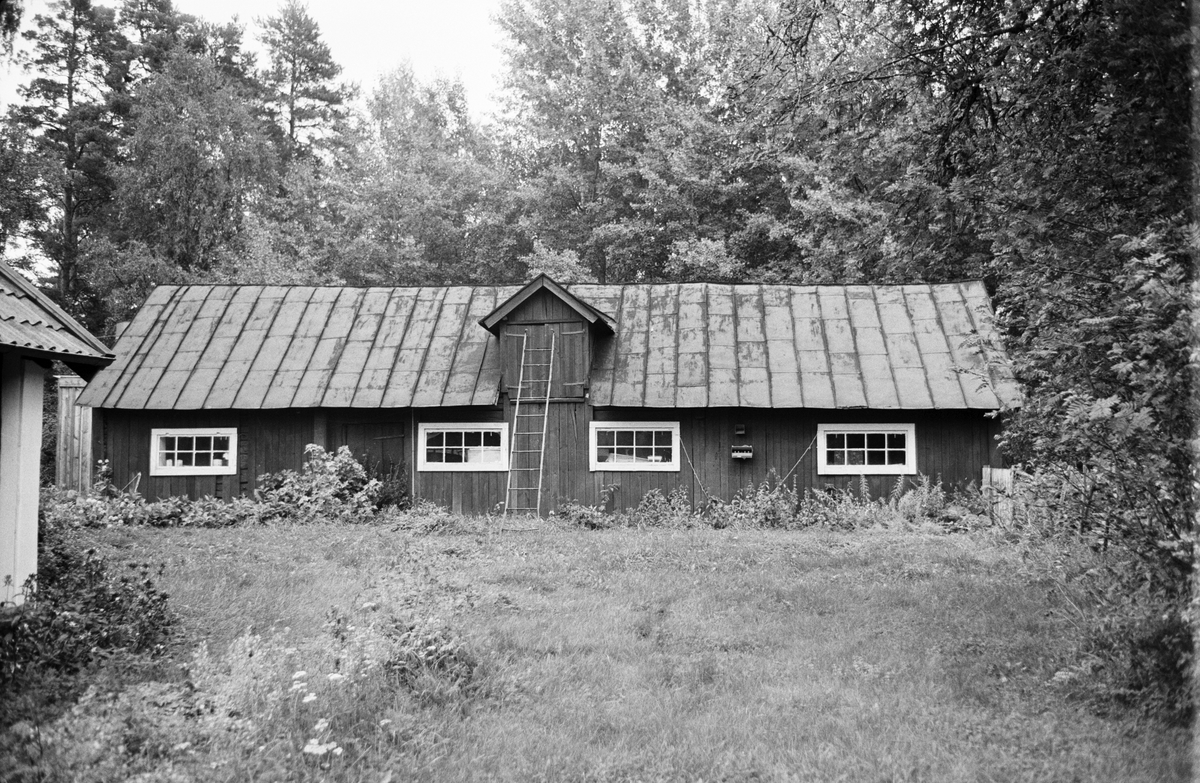 Uthus, Nyhagen, Helgeby 1:6, Rasbokils socken, Uppland 1982