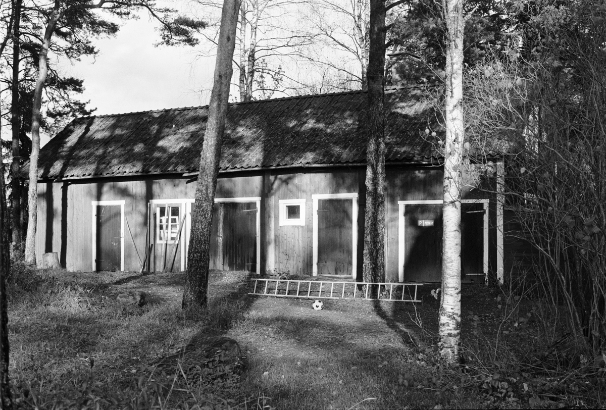 Uthus, Skogstibble 1:4, Skogs-Tibble socken, Uppland 1985