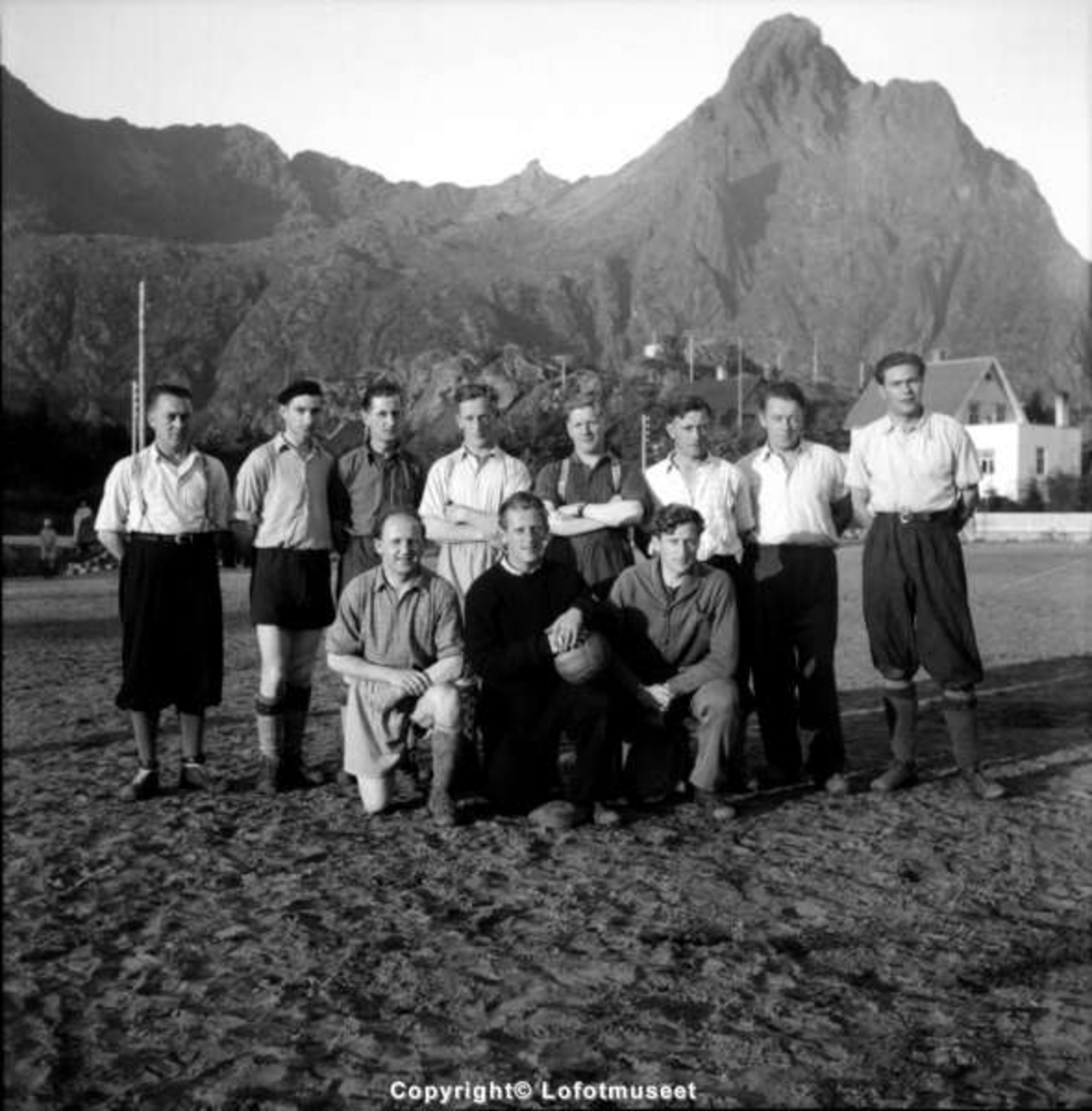 Svolvær, ca. 1949. Bedriftsfotball, "sjåførlaget".