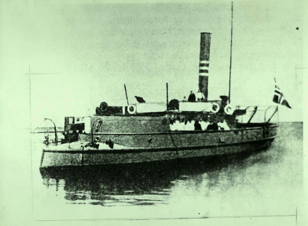 Motiv: Mineleggeren "Uller",tidl. Kanonbåt 2.klasse. Nei trolig Gor. Se MMU.940486.