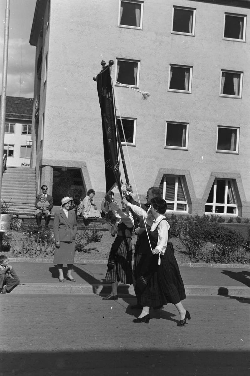 Sangens og musikkens dag 1959. Leiret, Elverum.
 Opptog.
