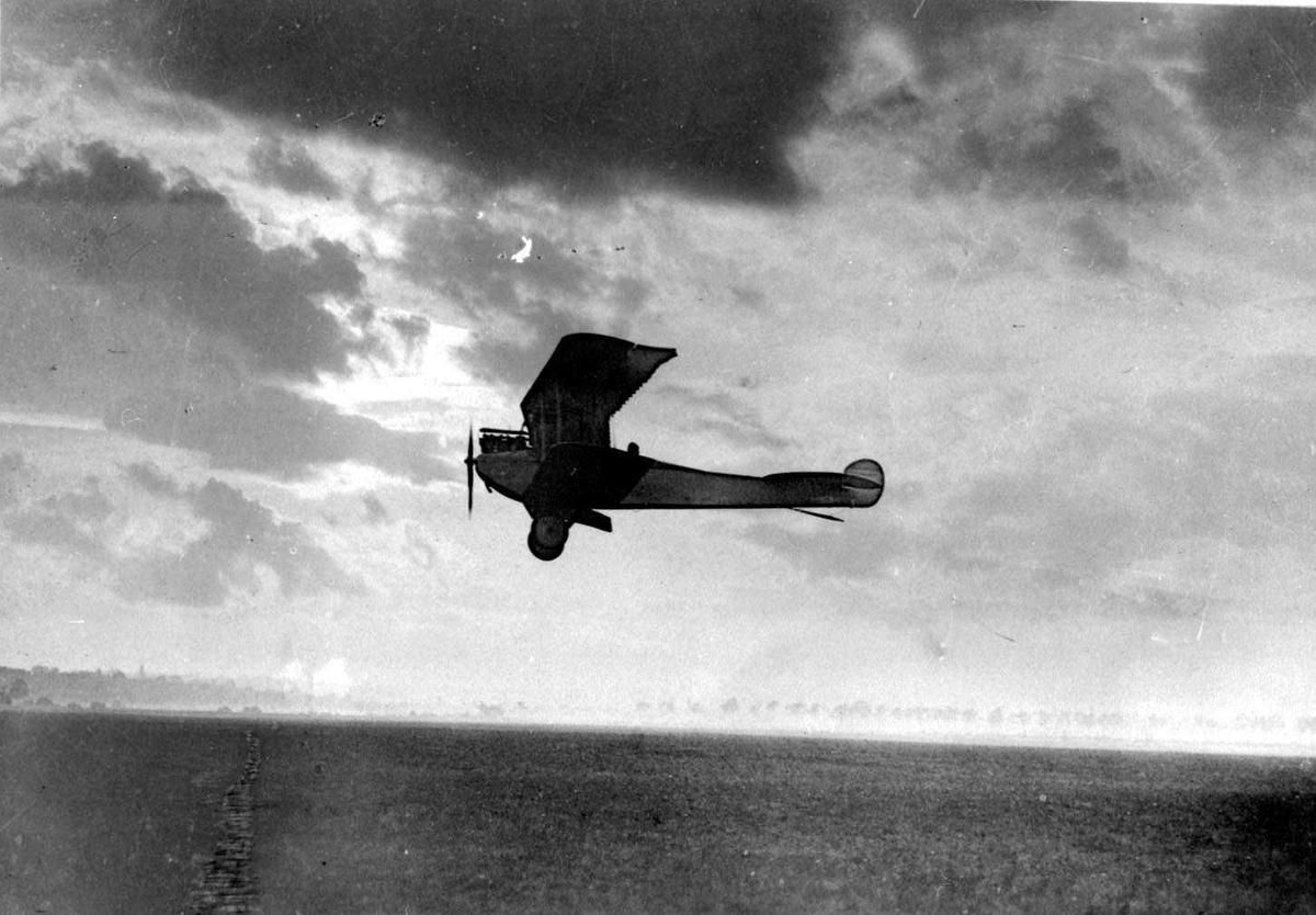 Luftfoto. Ett fly i lufta, Aviatik B.I.