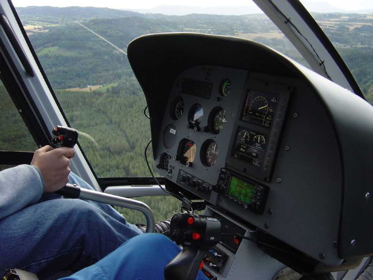 Tetaljfoto fra helikopter cockpit.