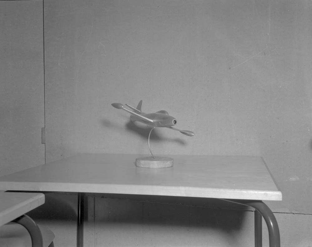 Modell av et militærfly et Thunderjet.