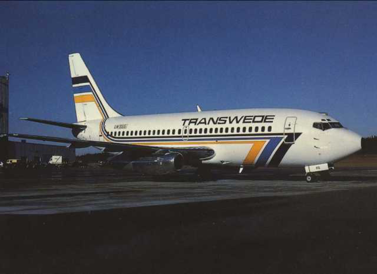 Ett fly på bakken. Boeing 737-205, LN-SUS.