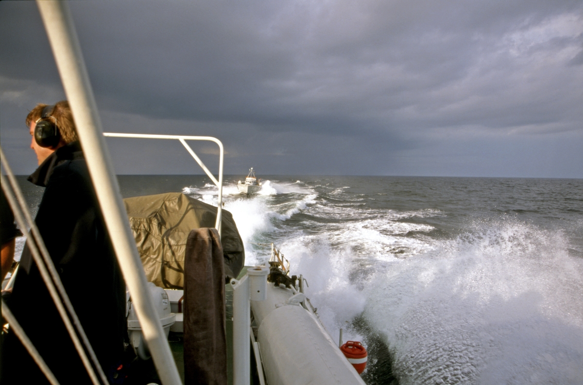 Fartyg: T26                           Bredd över allt 5,0 meterLängd över allt 20,0 meterRederi: Kungliga Flottan, MarinenByggår: 1942Varv: Kockums i KarlskronaÖvrigt: Motortorpedbåt T26 vid sidan om en annan motortorpedbåt.