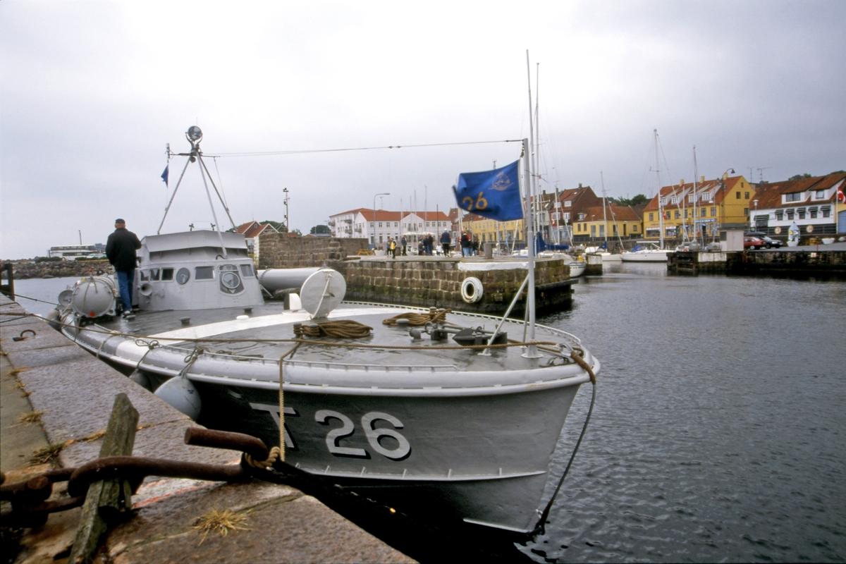 T26  liggande i hamn på Christiansö i Danmark