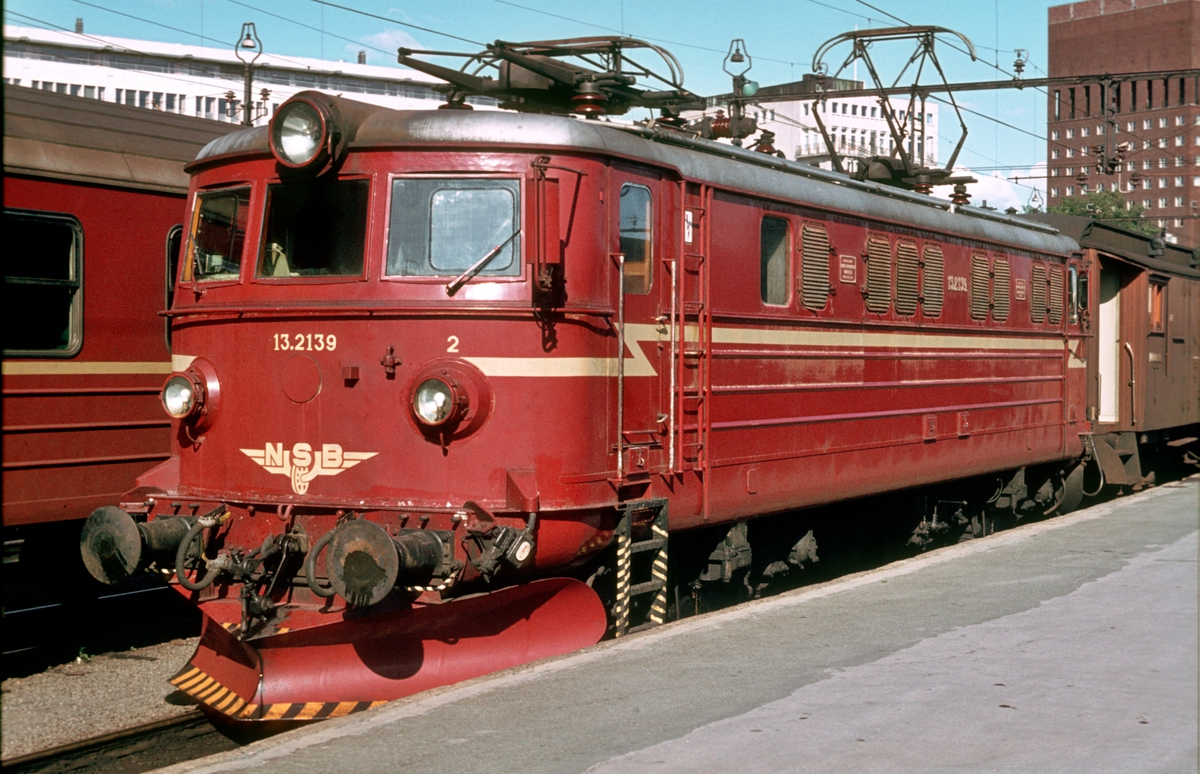 NSB elektrisk lokomotiv El 13 2139 på Oslo V.