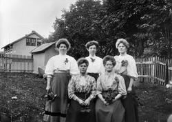 Løten eller Gjøvik?
Fem kvinner, ukjente.