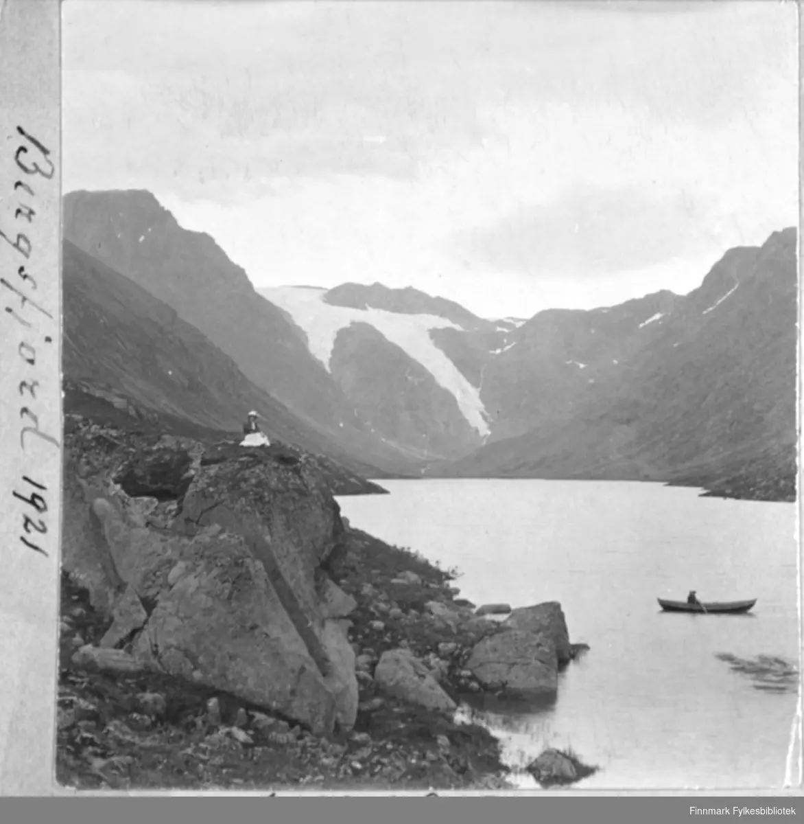 Robåt på Bergsfjordvannet. 'Bergsfjord 1921'