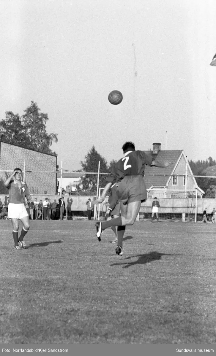 Fotboll, Fagervik-Östersund 1-1. Matchen filmas för tv.