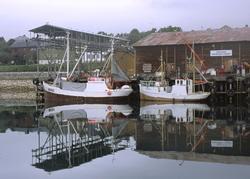 Vadsø havn i august 2002. Båtene F100VS og F43VS ligger for 