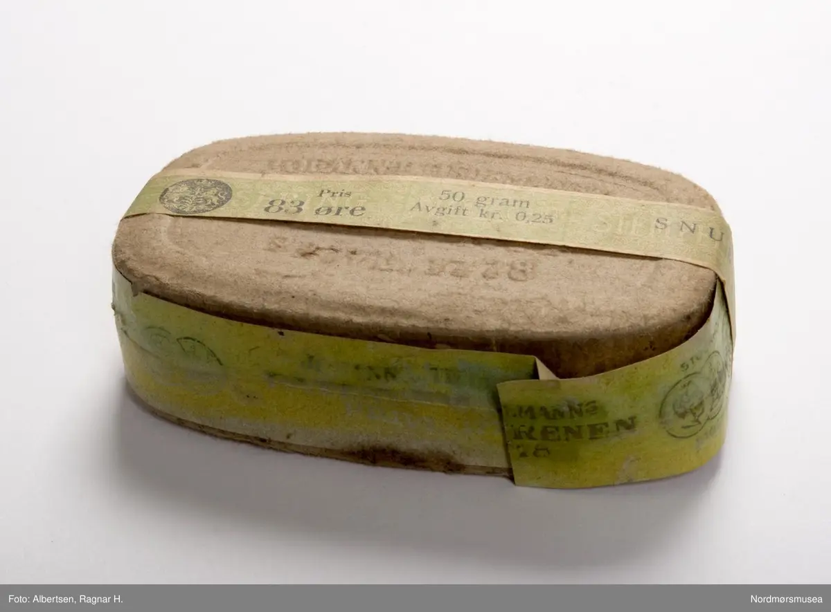 Eske med snus - Stiftelsen Nordmøre museum / DigitaltMuseum