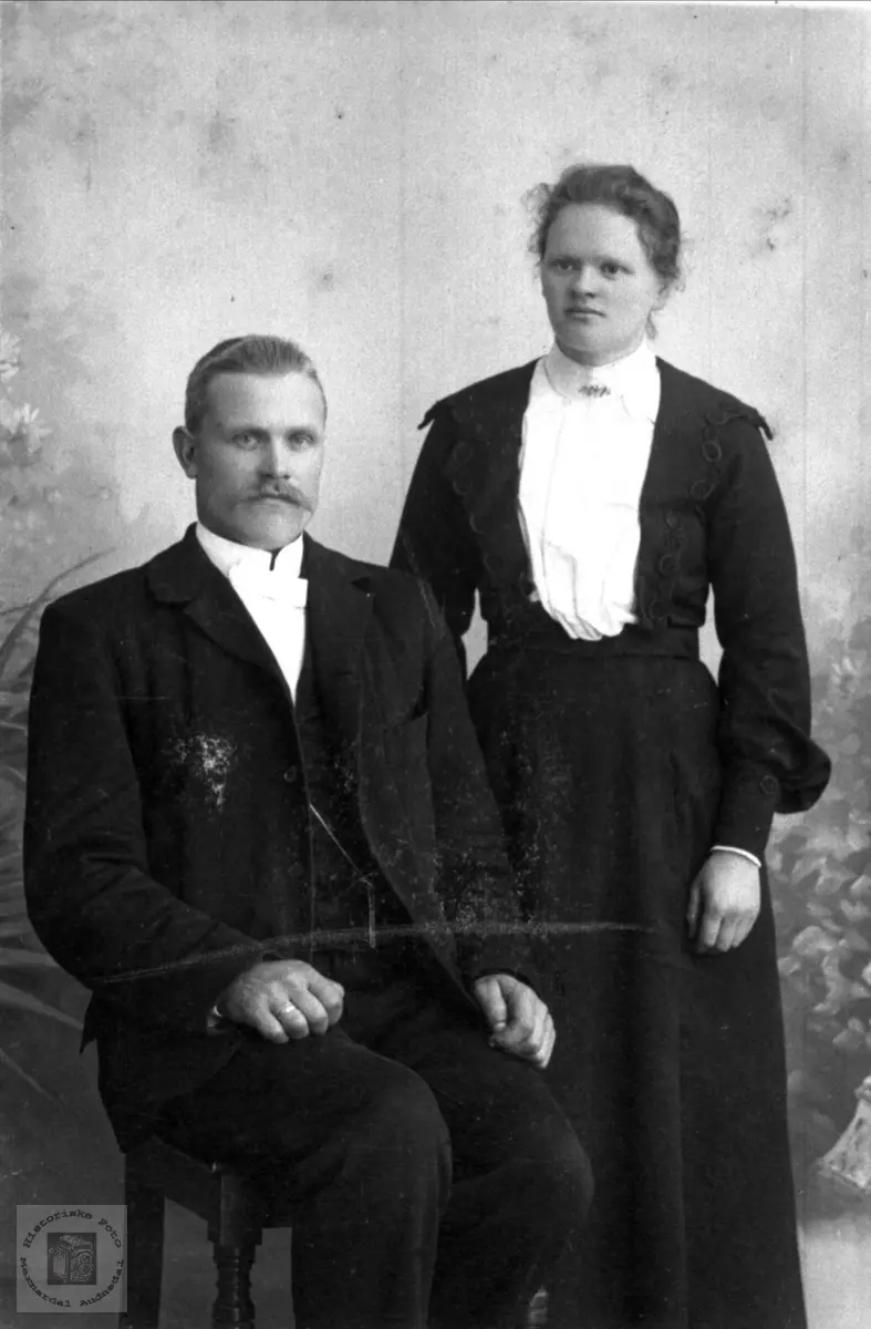 Brudeparet Ola Simonsen Bjørnestøl f. 1874 og Aasine (Sina) Bjørnestøl f. 1884