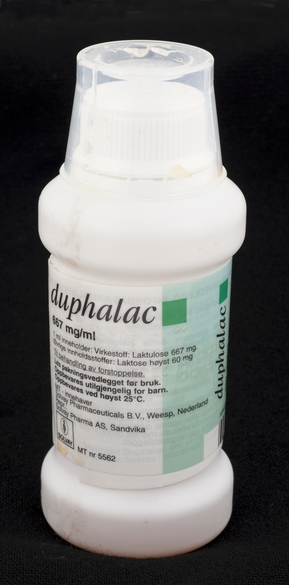 Medisinflaske med innhold og skrulokk. Innholdet er til innvortes bruk. Flasken har smalere midtparti.
Over skrulokket er det festet et gjennomsiktig måleglass til dosering av medisinen.
Flasken er pålimt papiretikett med preparatets navn, styrke, innholdsstoffer, indikasjon og diverse advarsler samt firmaets logo og navn.