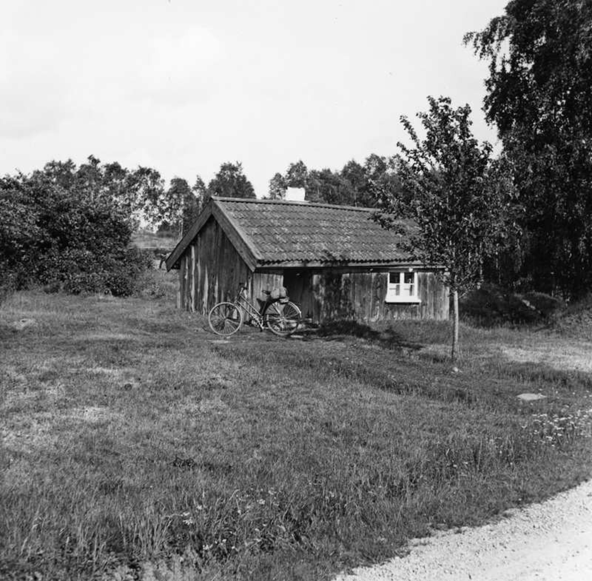 Frändefors. Gammal stuga i Södra Timmerviken. Annandag Pingst 1943.