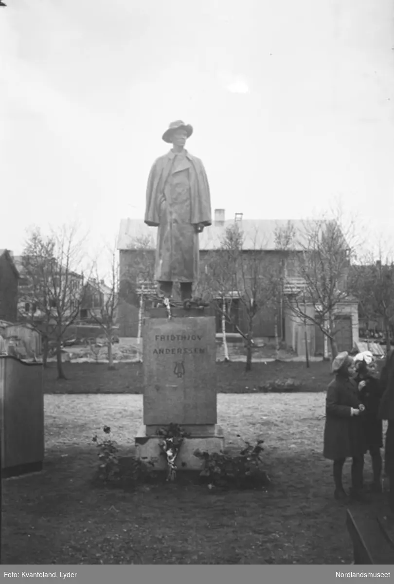 Kvantolands protokoll: Statuen av Fritj. Andersen, Bodø
